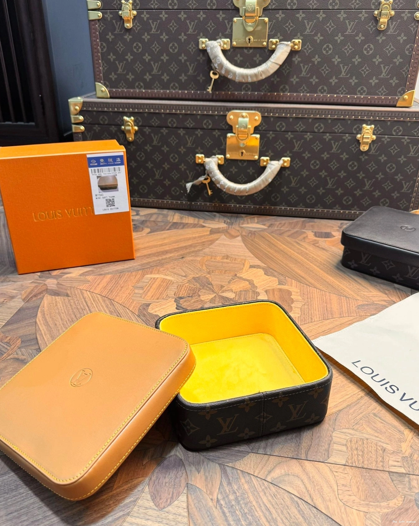 YELLOW LV JEWELRY SQUARE CUSTOM BOX 0729